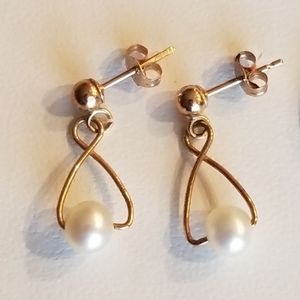 10K Gold Pearl Earrings